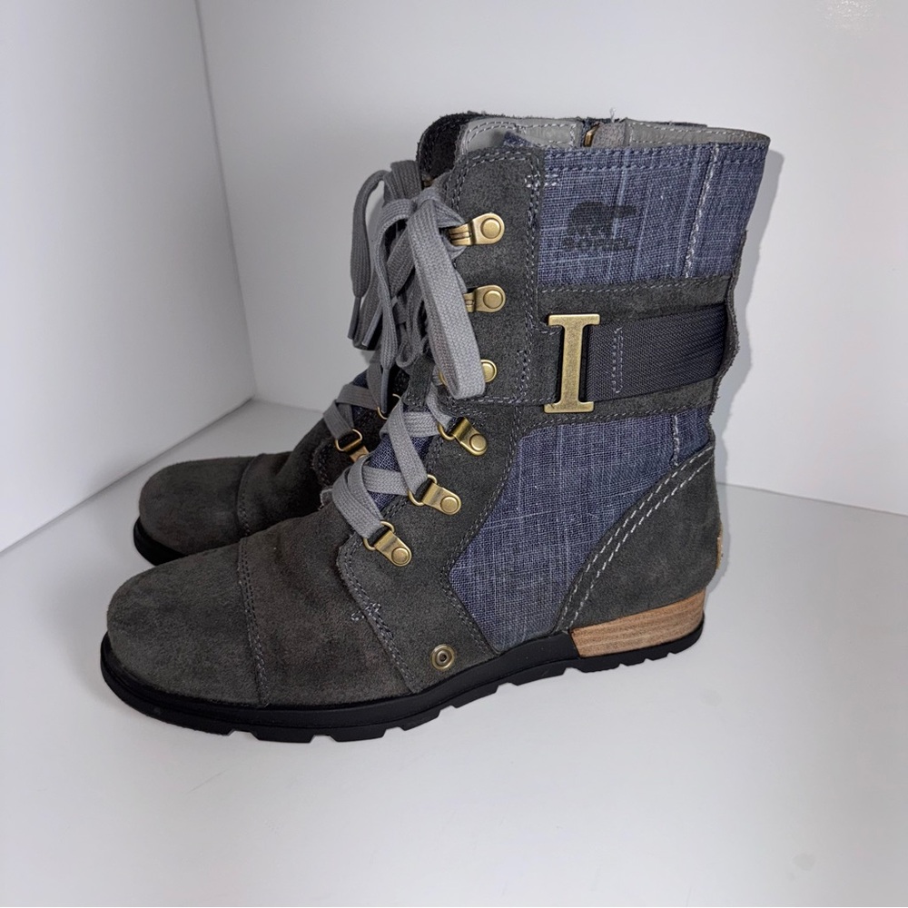 Sorel Major Carly Gray and Blue Boots with Gold Details size 7.5